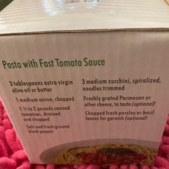 NIB HAND-HELD SPIRALIZER CREATE HEALTHIER MEALS ARE A TWIST AWAY EASY TO USE - Picture 4 of 5